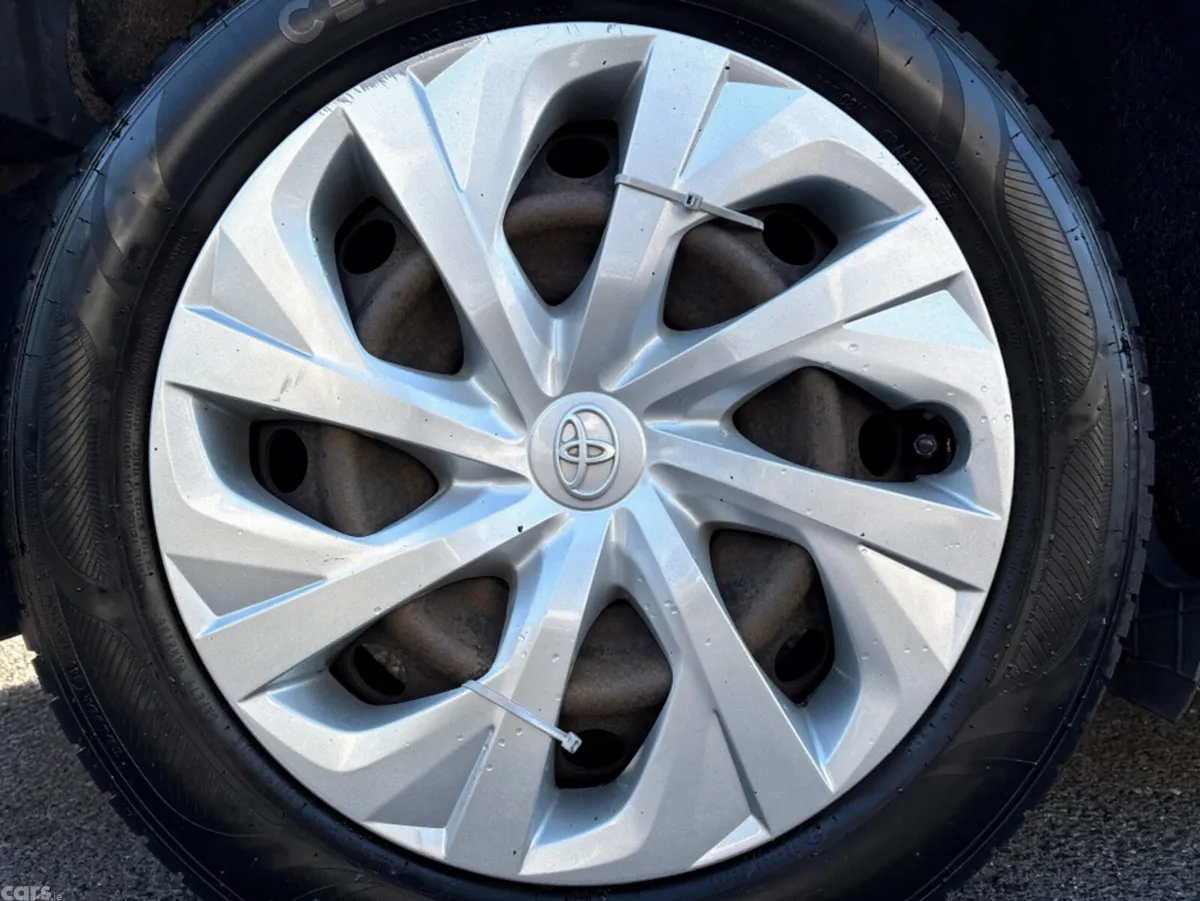Toyota Corolla Saloon, Diesel, 2018, Grey