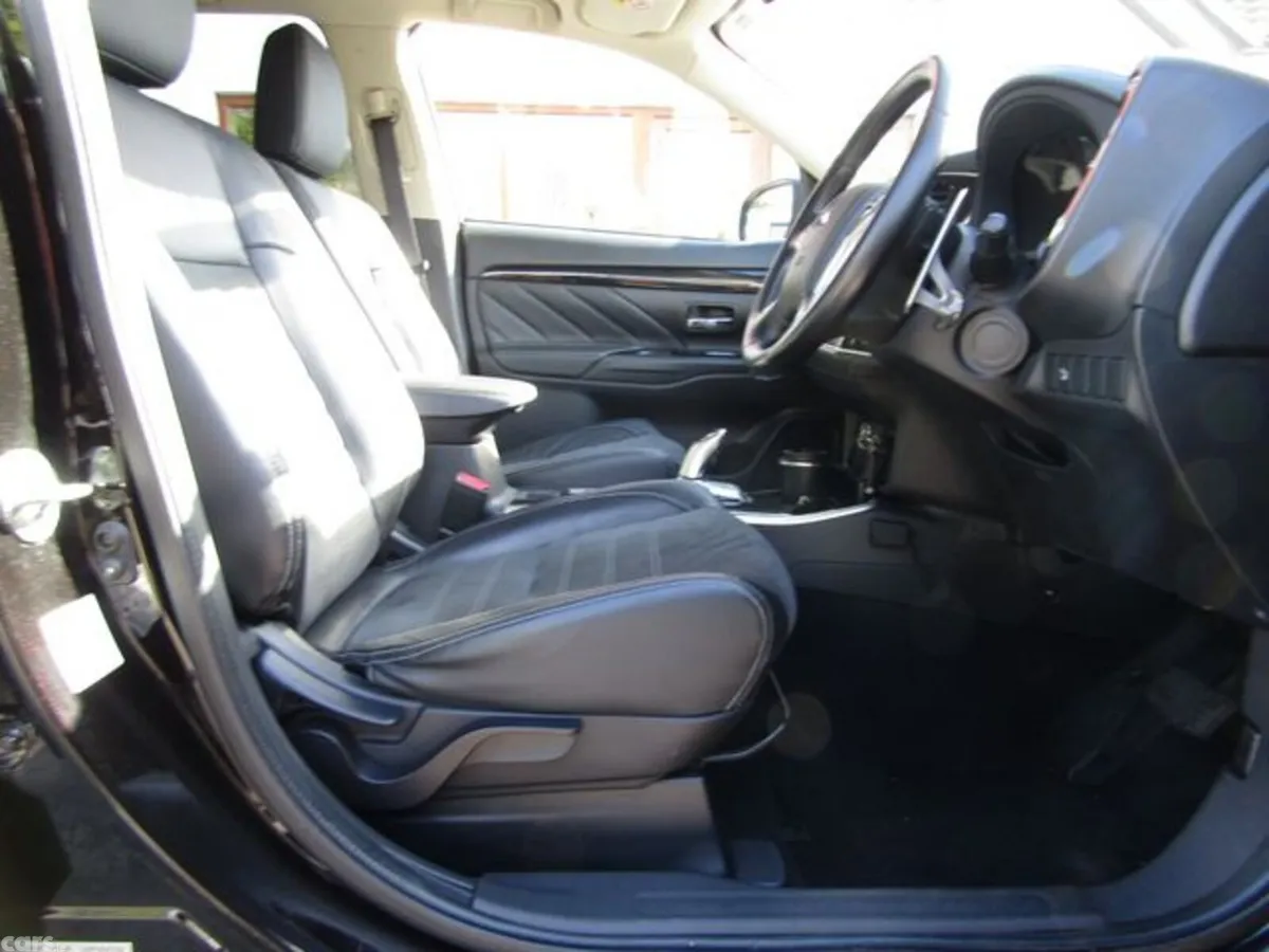 Mitsubishi Outlander Estate, Petrol Plug-in Hybrid, 2017, Black