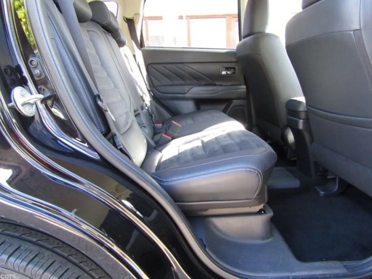 Mitsubishi Outlander Estate, Petrol Plug-in Hybrid, 2017, Black