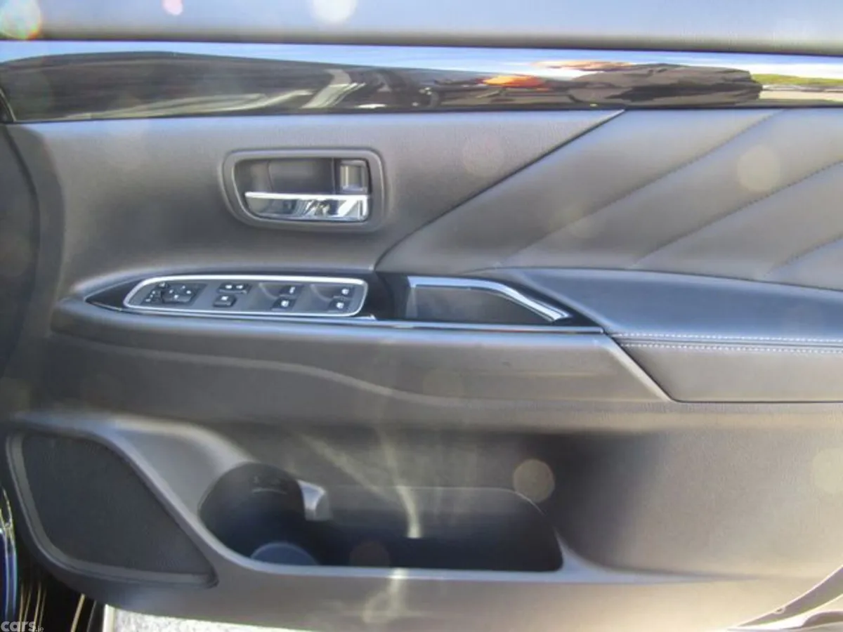 Mitsubishi Outlander Estate, Petrol Plug-in Hybrid, 2017, Black
