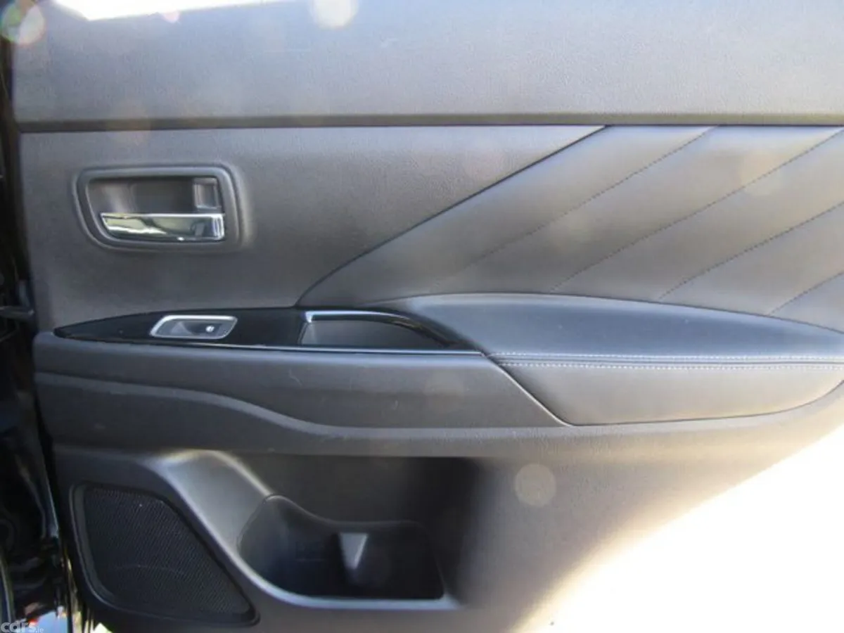Mitsubishi Outlander Estate, Petrol Plug-in Hybrid, 2017, Black