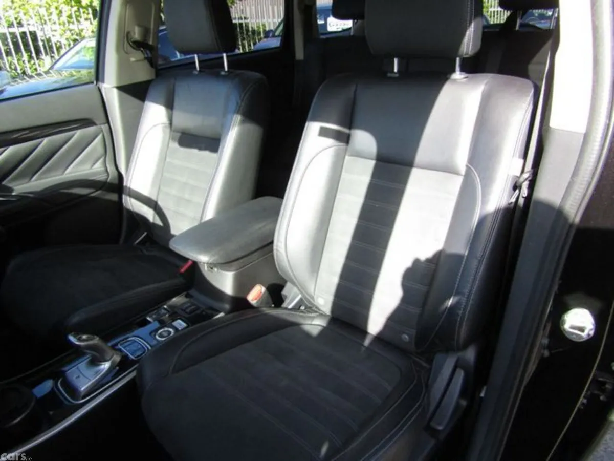 Mitsubishi Outlander Estate, Petrol Plug-in Hybrid, 2017, Black