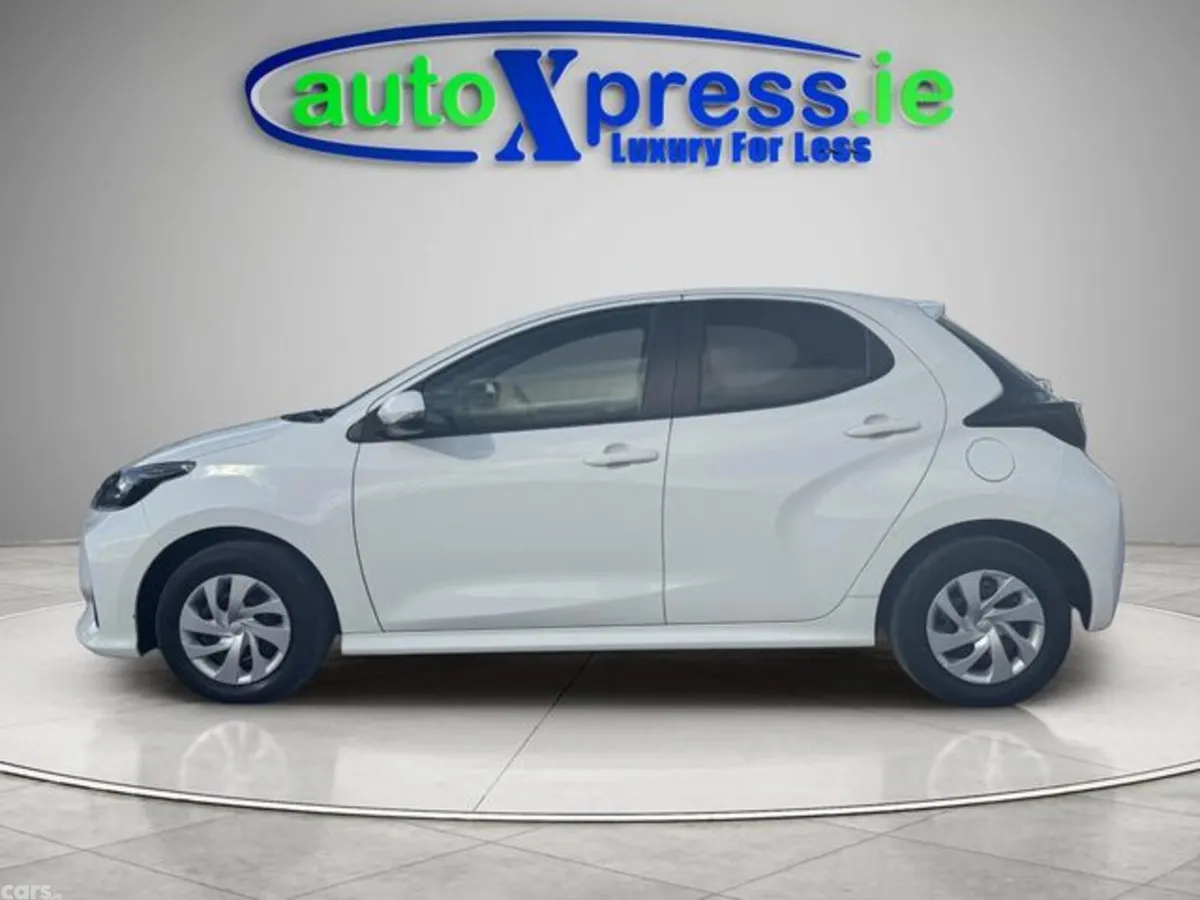 Toyota Yaris Hatchback, Petrol Hybrid, 2021, White