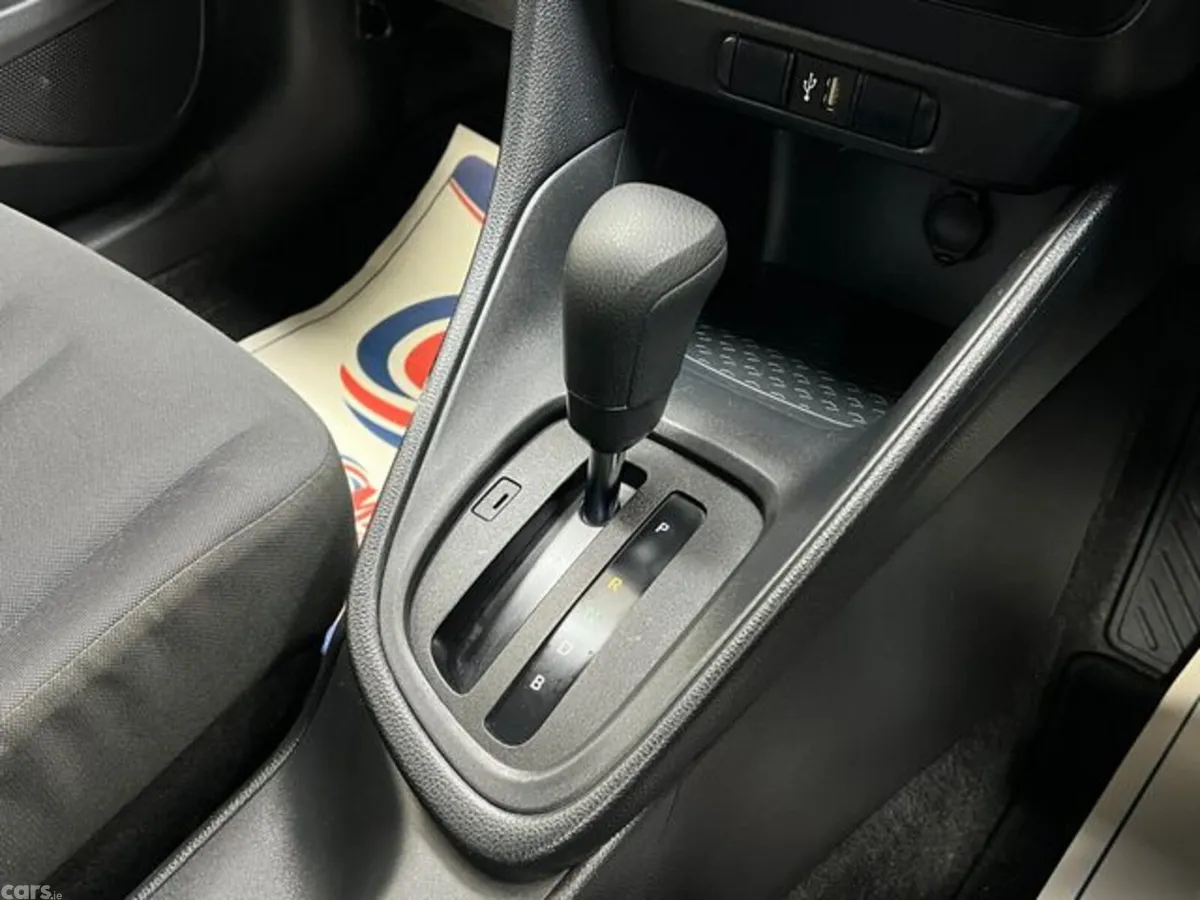 Toyota Yaris Hatchback, Petrol Hybrid, 2021, White