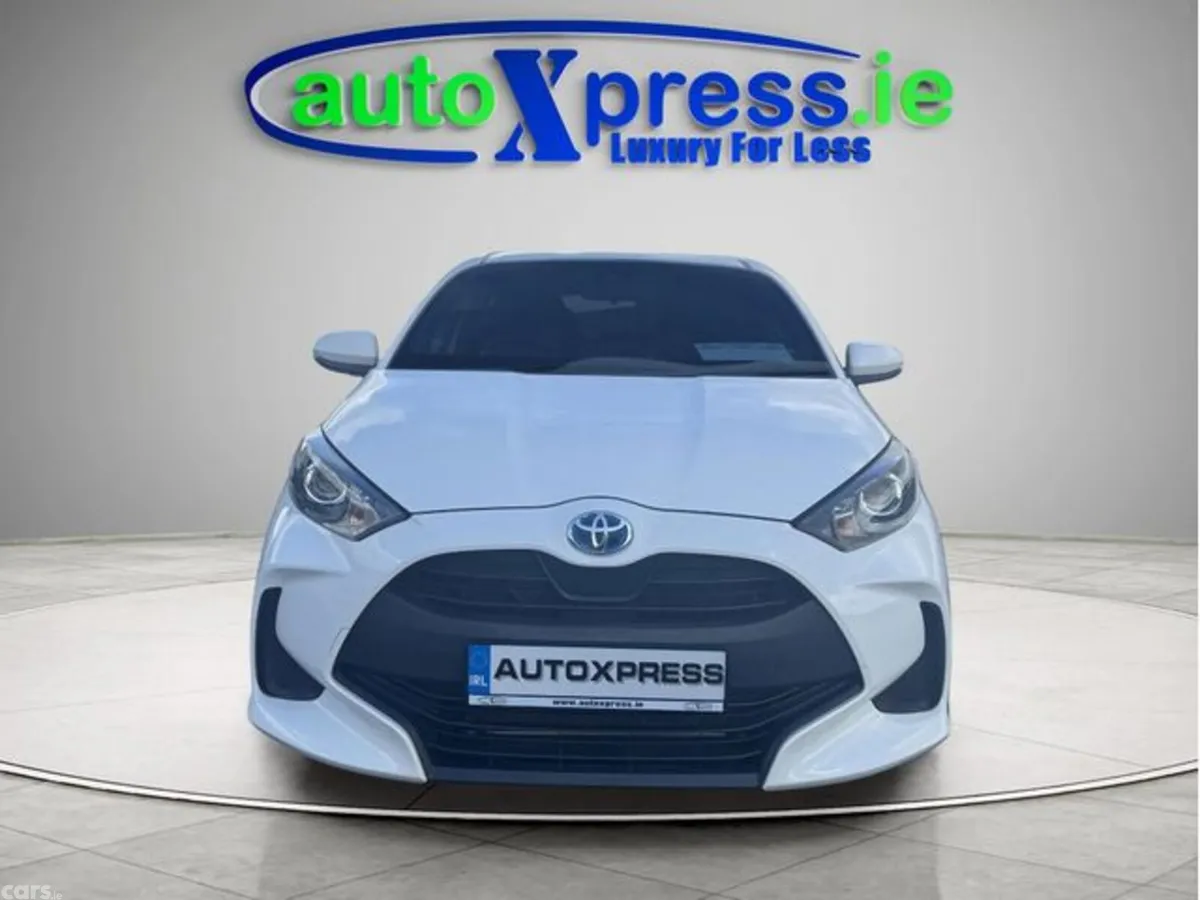Toyota Yaris Hatchback, Petrol Hybrid, 2021, White