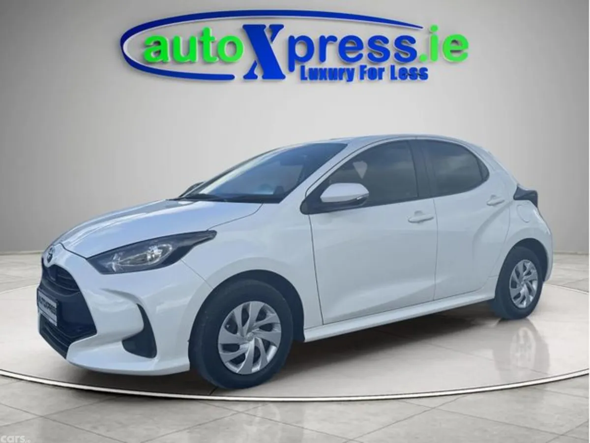 Toyota Yaris Hatchback, Petrol Hybrid, 2021, White