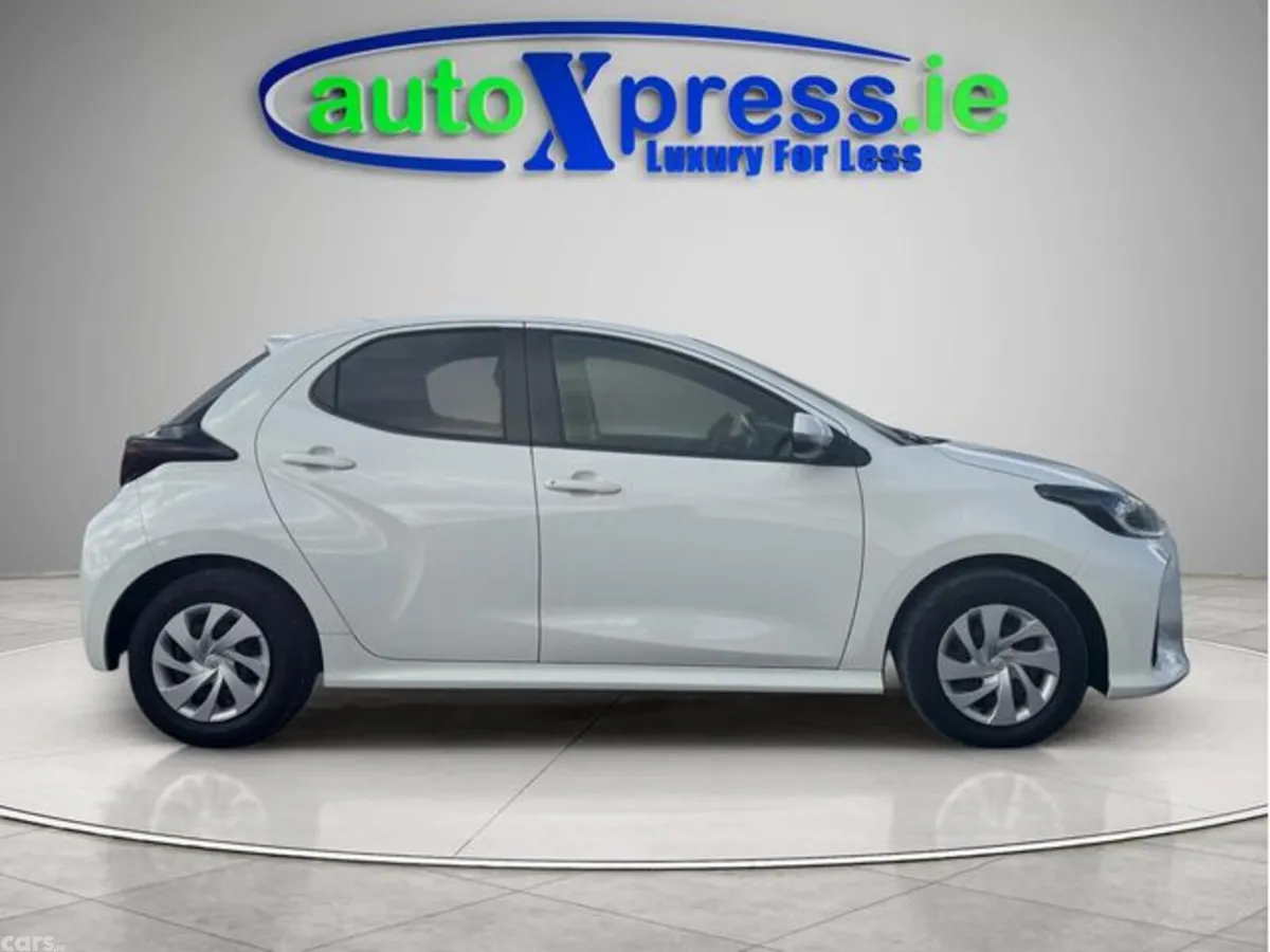 Toyota Yaris Hatchback, Petrol Hybrid, 2021, White
