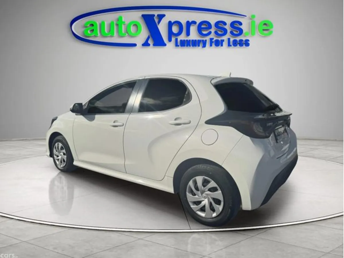Toyota Yaris Hatchback, Petrol Hybrid, 2021, White