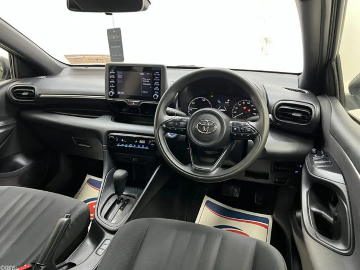 Toyota Yaris Hatchback, Petrol Hybrid, 2021, White