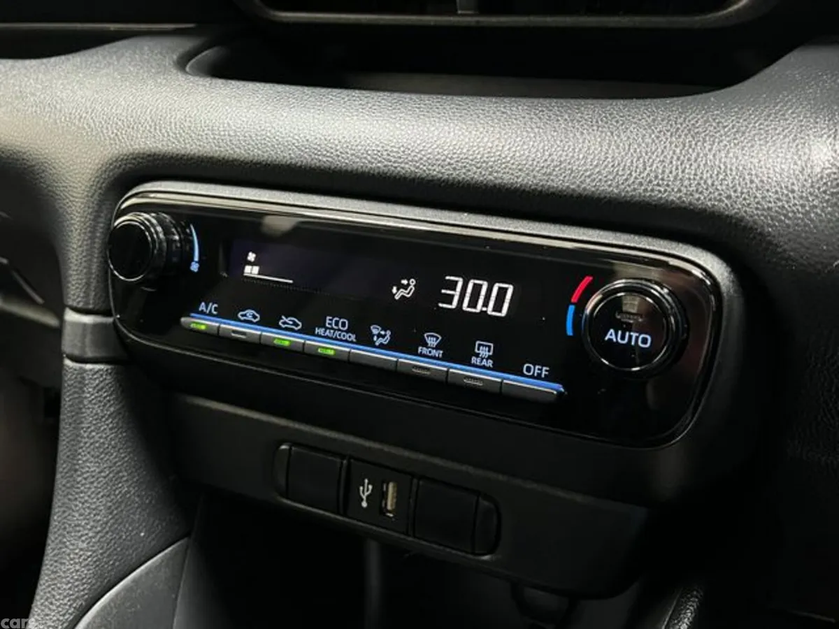 Toyota Yaris Hatchback, Petrol Hybrid, 2021, White