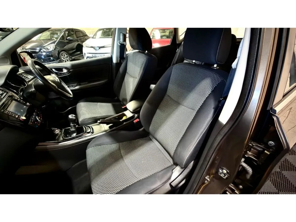 Nissan Pulsar Hatchback, Petrol, 2015, Brown