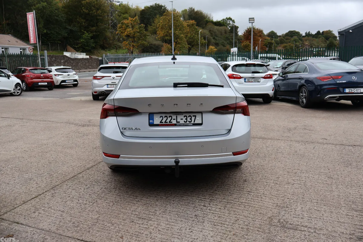 Skoda Octavia Saloon, Diesel, 2022, Grey