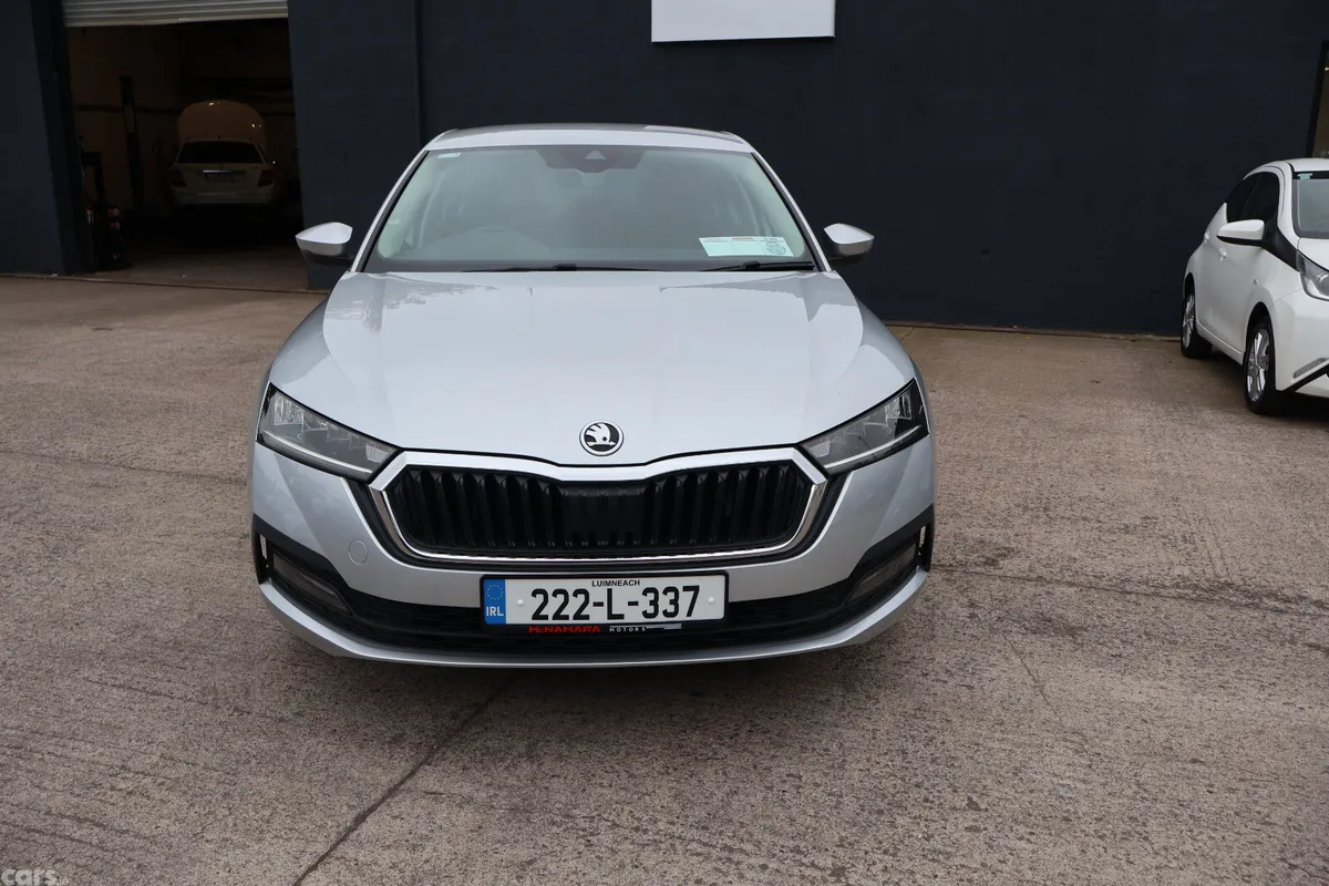Skoda Octavia Saloon, Diesel, 2022, Grey