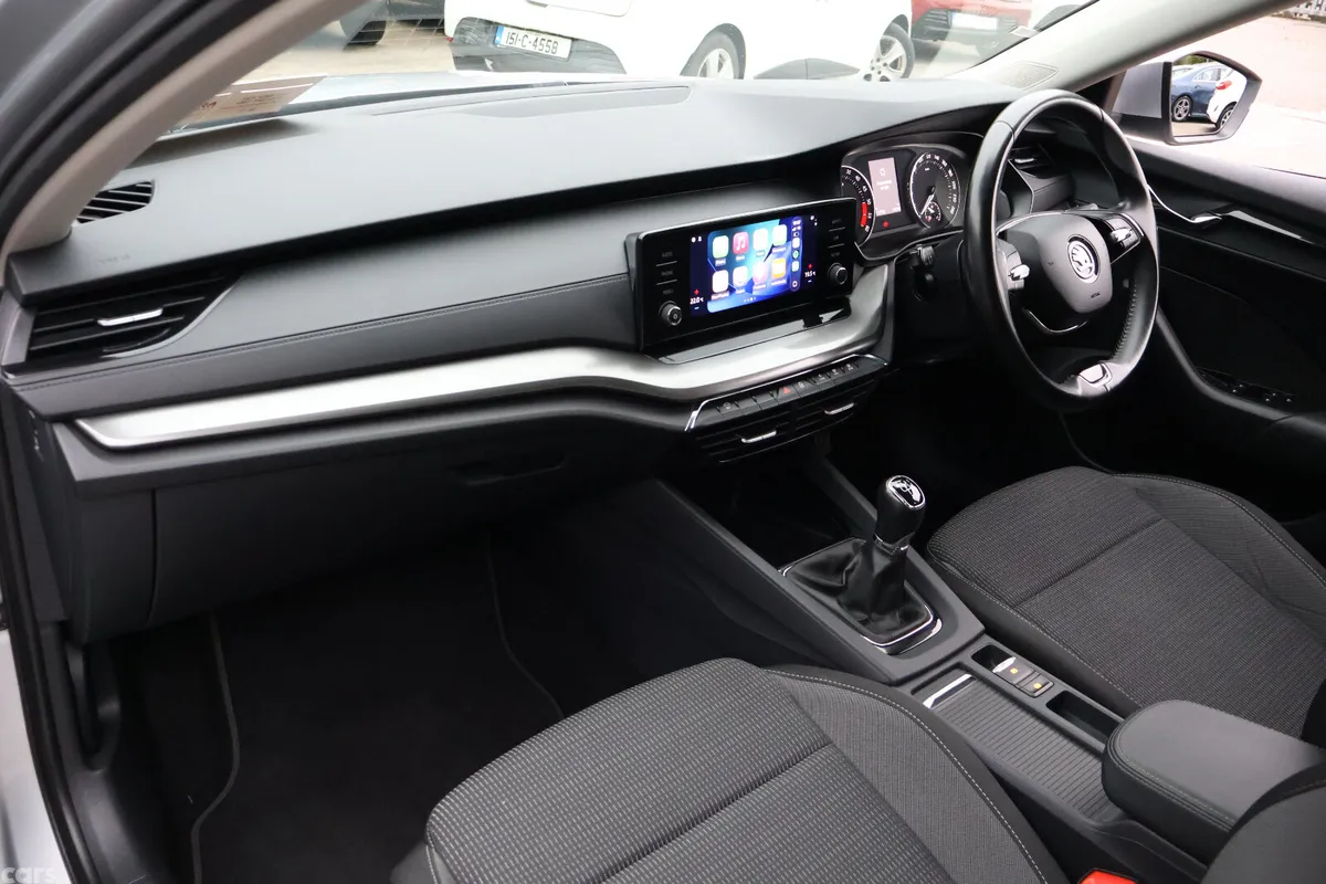 Skoda Octavia Saloon, Diesel, 2022, Grey