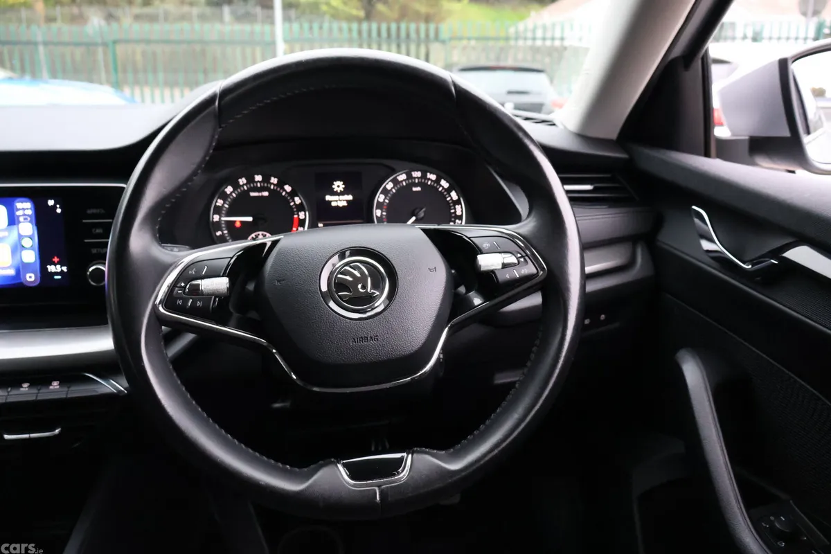 Skoda Octavia Saloon, Diesel, 2022, Grey