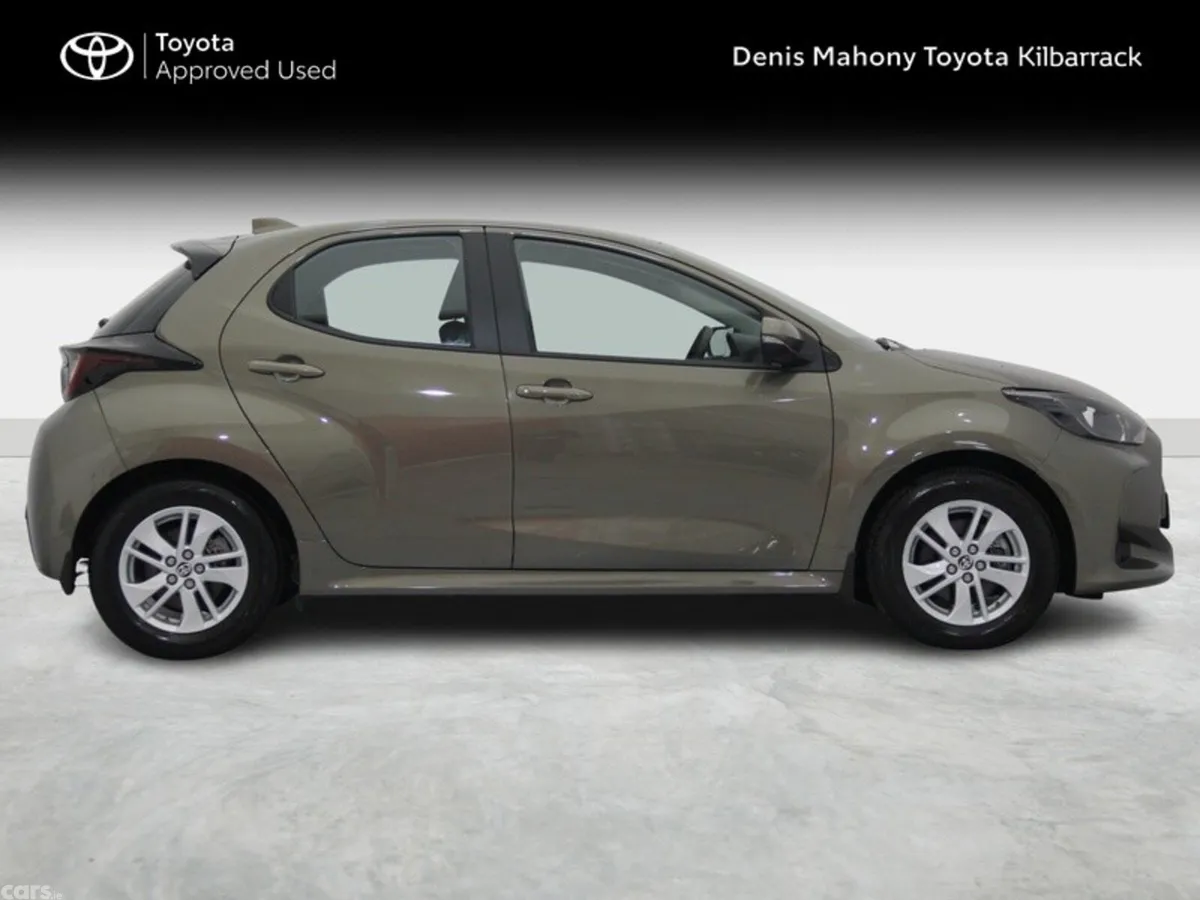 Toyota Yaris Hatchback, Petrol Hybrid, 2024, Bronze