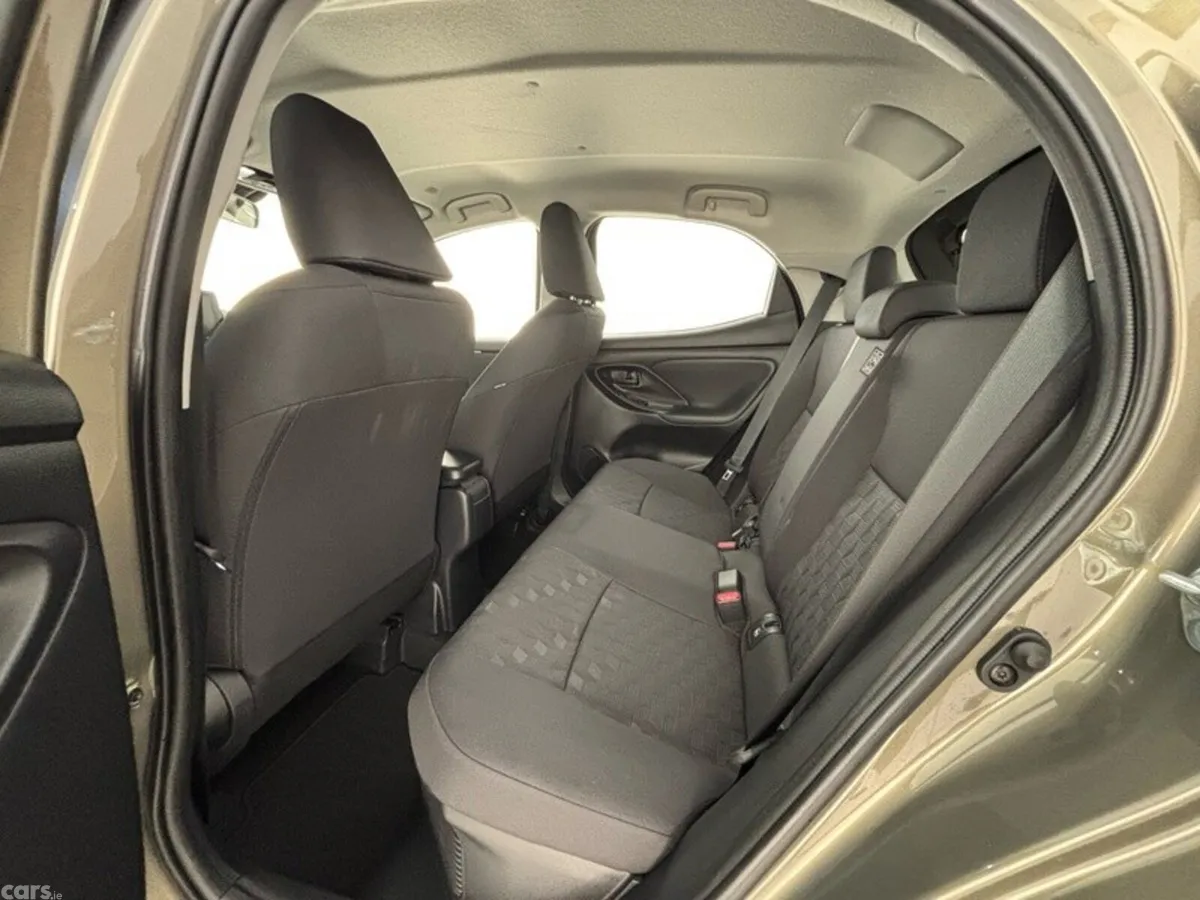 Toyota Yaris Hatchback, Petrol Hybrid, 2024, Bronze