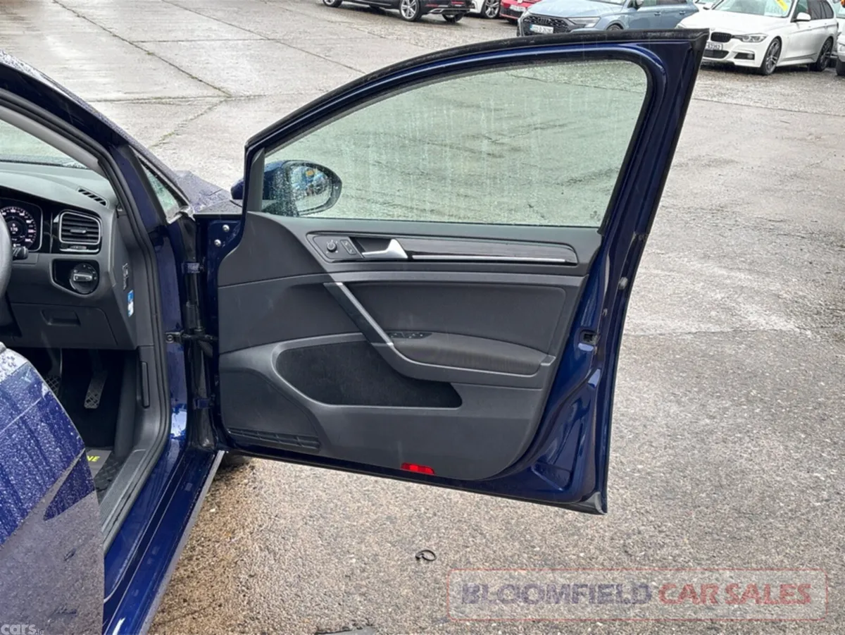 Volkswagen Golf Hatchback, Petrol, 2017, Blue