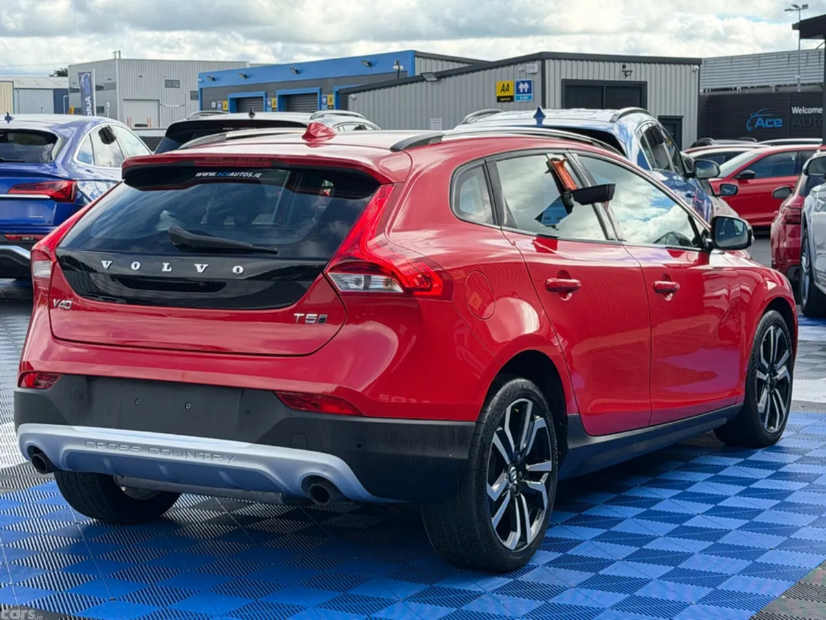 Volvo V40 Hatchback, Petrol, 2019, Red