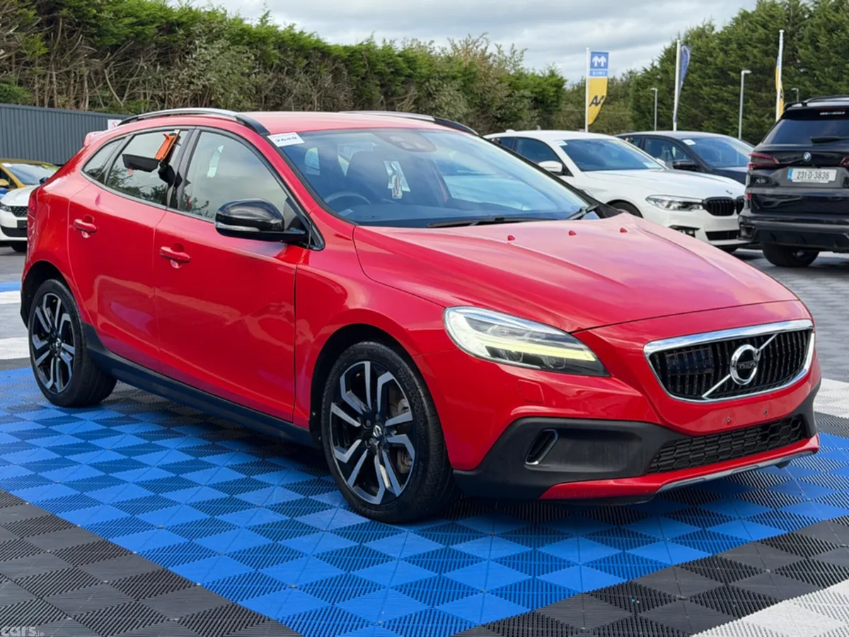 Volvo V40 Hatchback, Petrol, 2019, Red