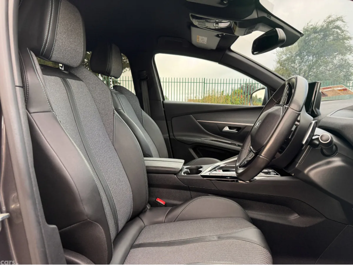 Peugeot 5008 MPV, Diesel, 2024, Grey