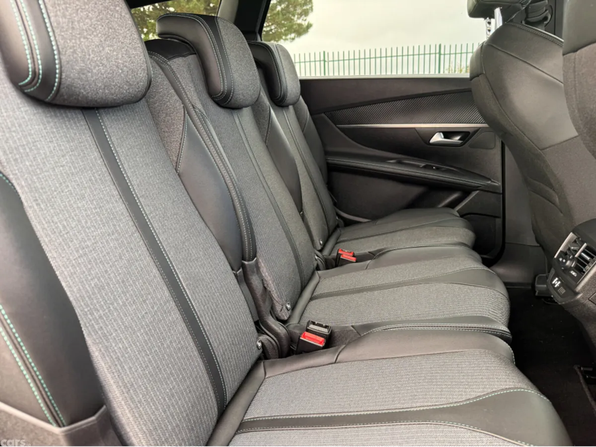 Peugeot 5008 MPV, Diesel, 2024, Grey