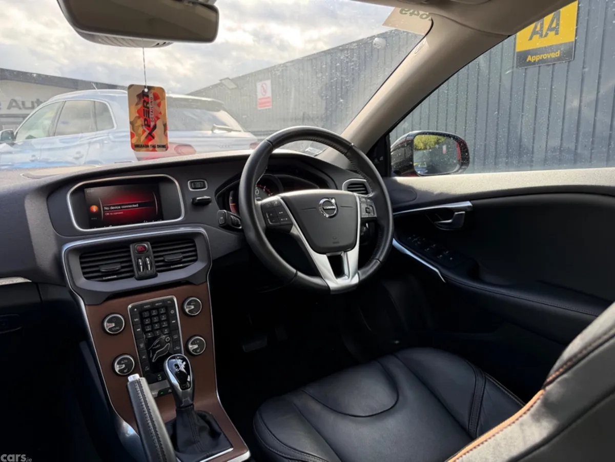 Volvo V40 Hatchback, Petrol, 2019, Red