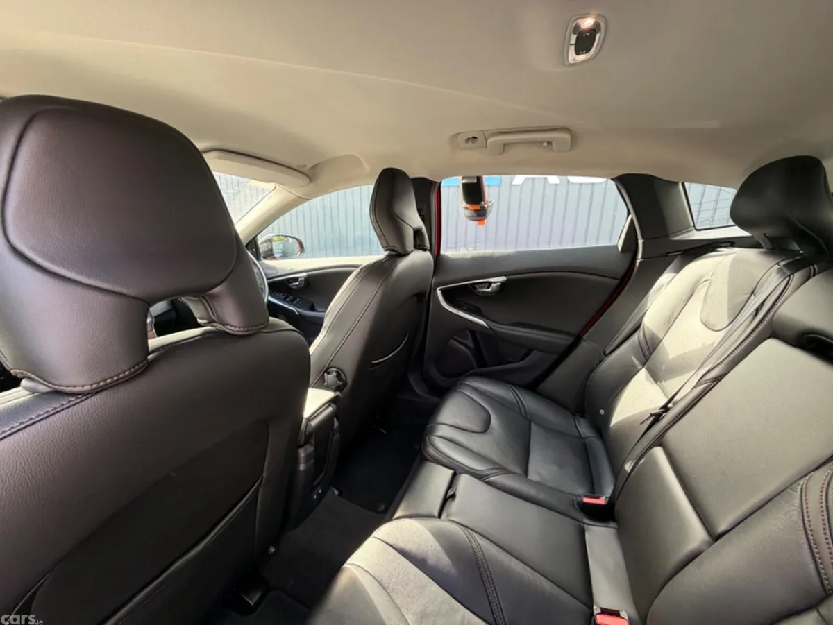 Volvo V40 Hatchback, Petrol, 2019, Red