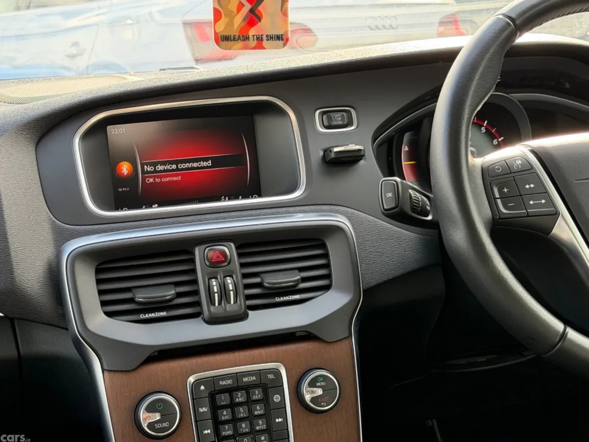 Volvo V40 Hatchback, Petrol, 2019, Red