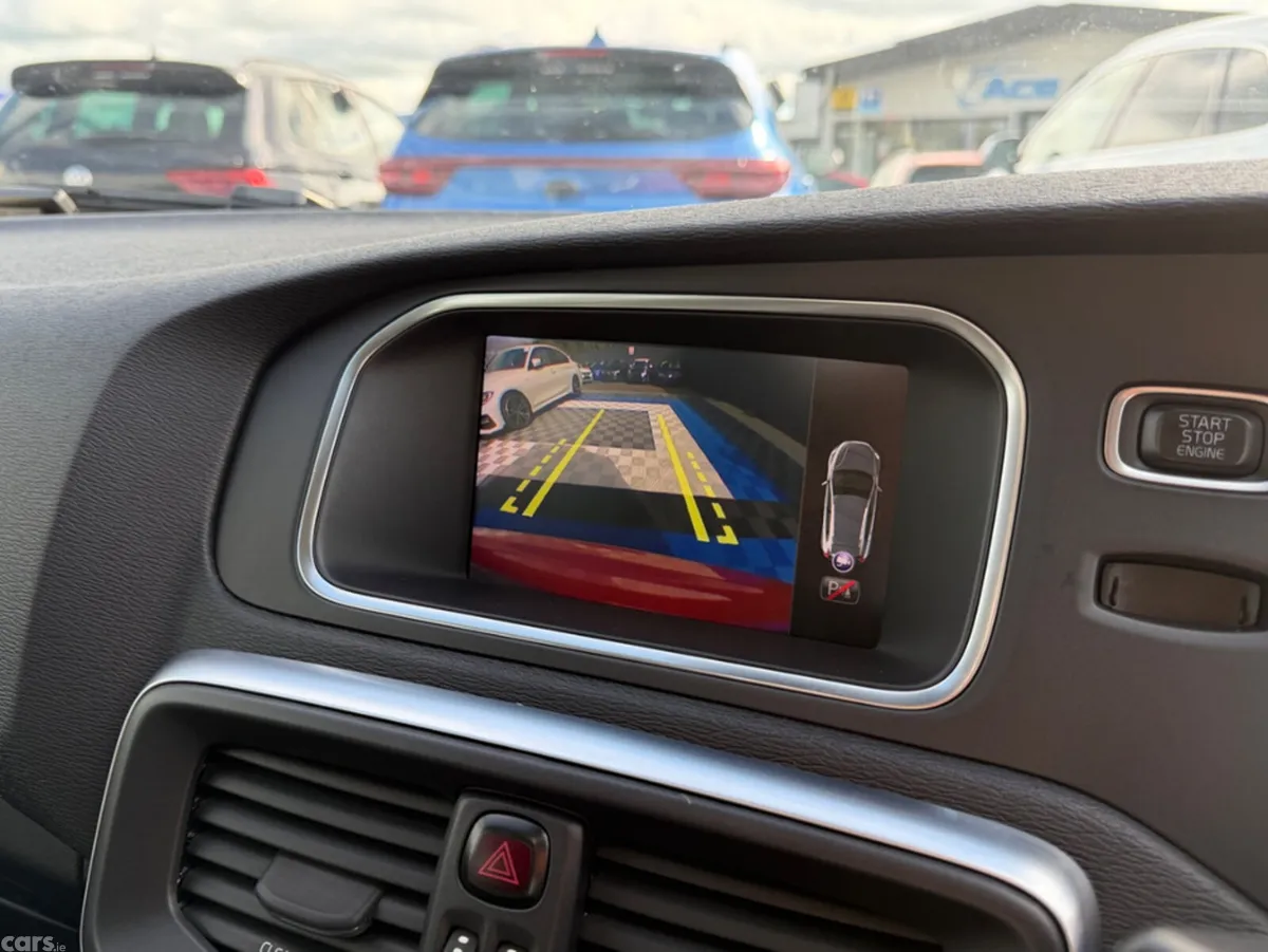 Volvo V40 Hatchback, Petrol, 2019, Red