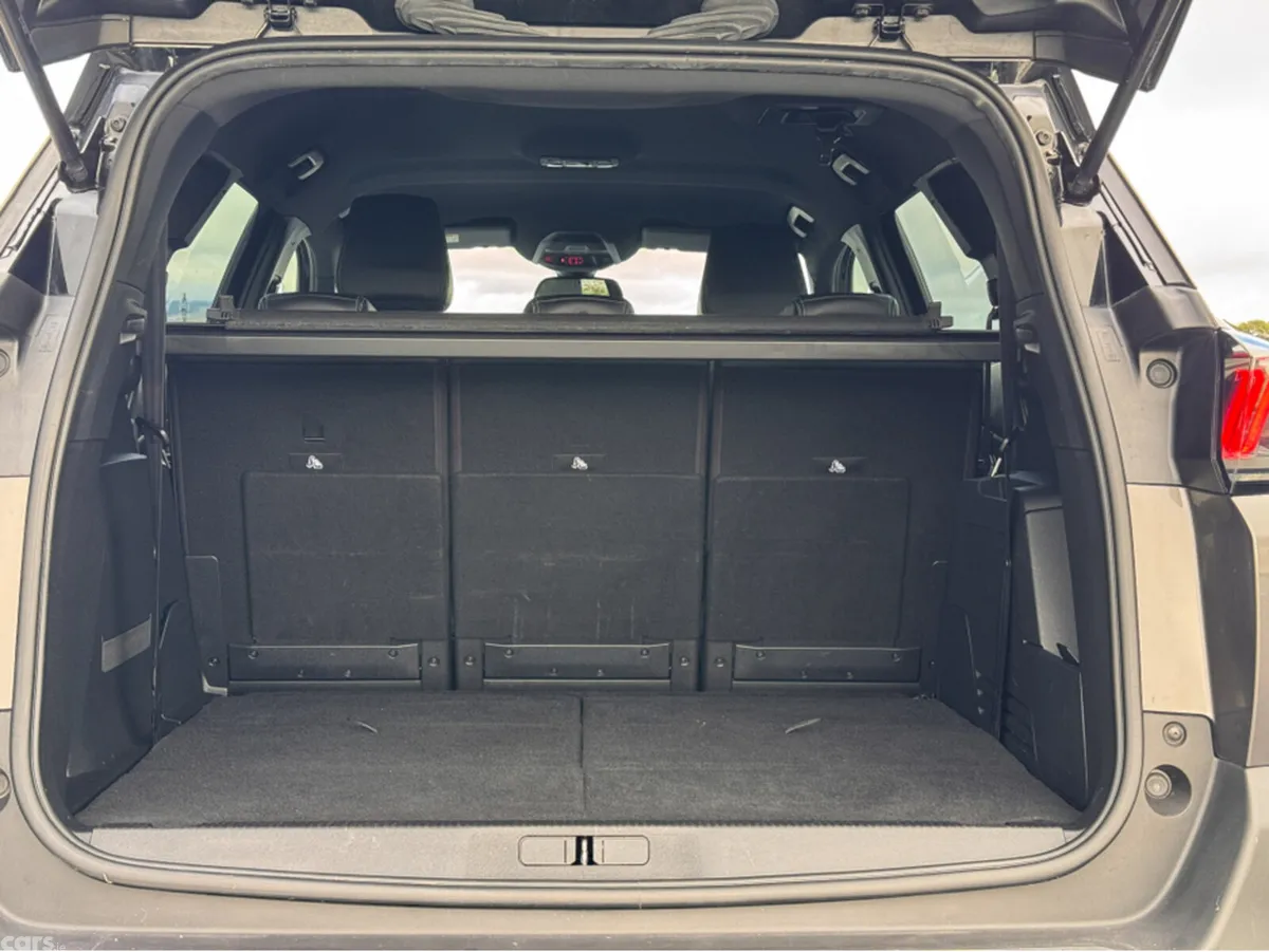 Peugeot 5008 MPV, Diesel, 2024, Grey