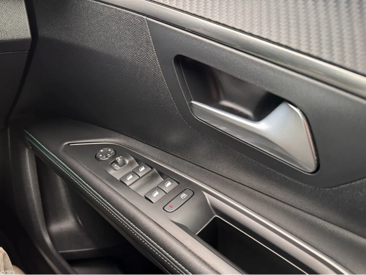 Peugeot 5008 MPV, Diesel, 2024, Grey