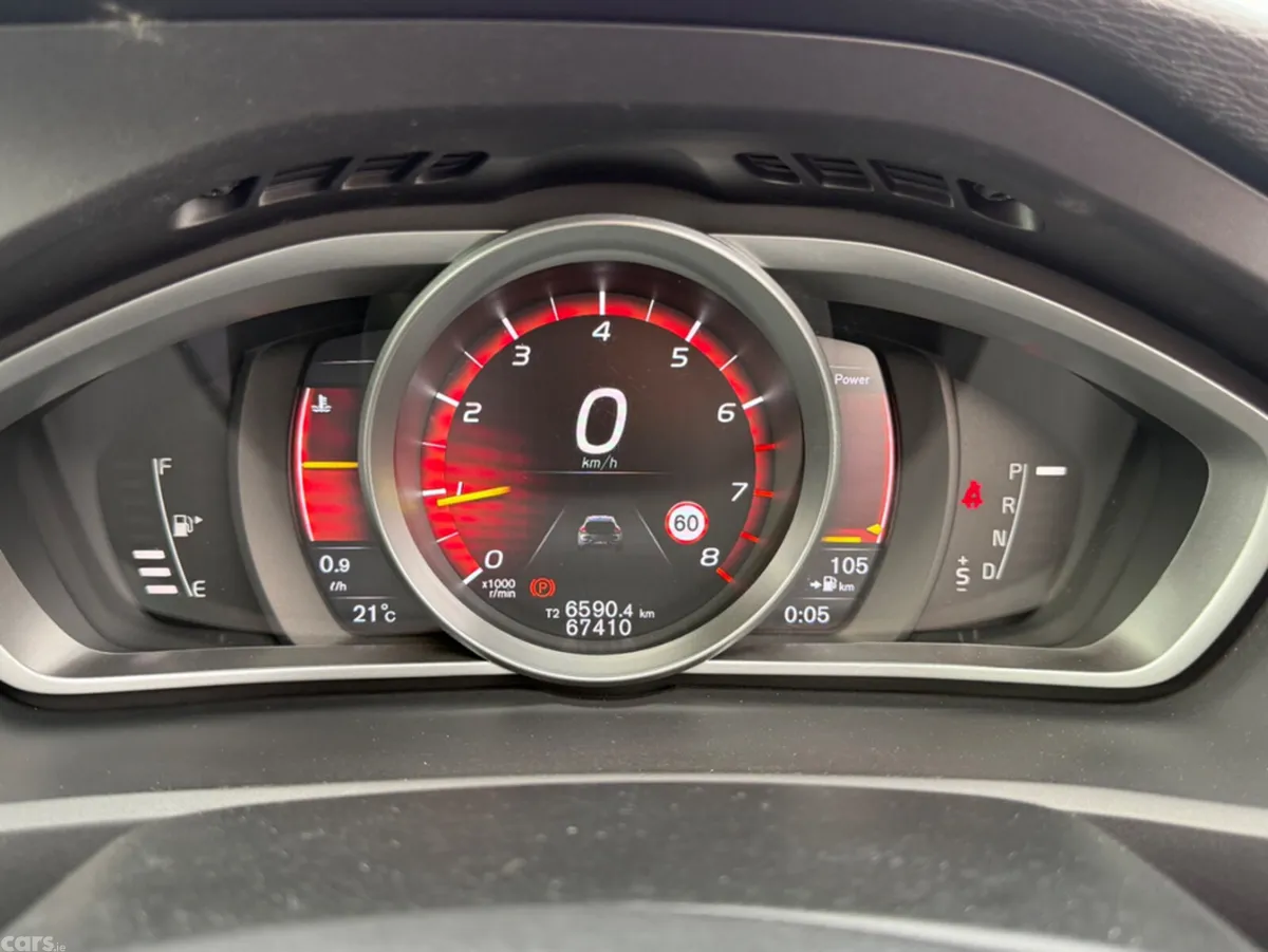 Volvo V40 Hatchback, Petrol, 2019, Red