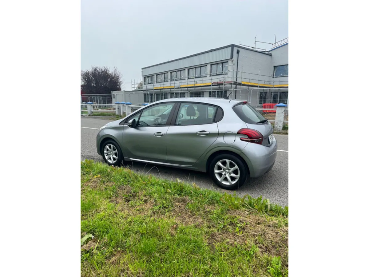 Peugeot 208 Hatchback, Petrol, 2019, Grey