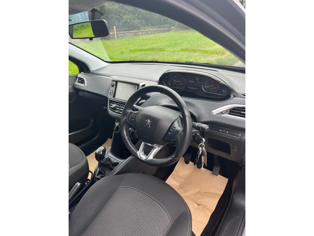 Peugeot 208 Hatchback, Petrol, 2019, Grey