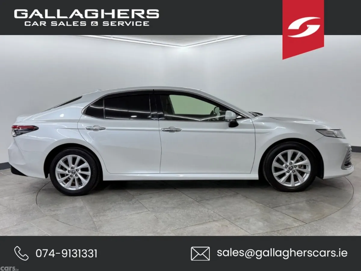 Toyota Camry Saloon, Petrol Hybrid, 2021, White