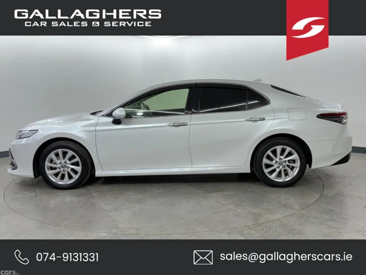 Toyota Camry Saloon, Petrol Hybrid, 2021, White