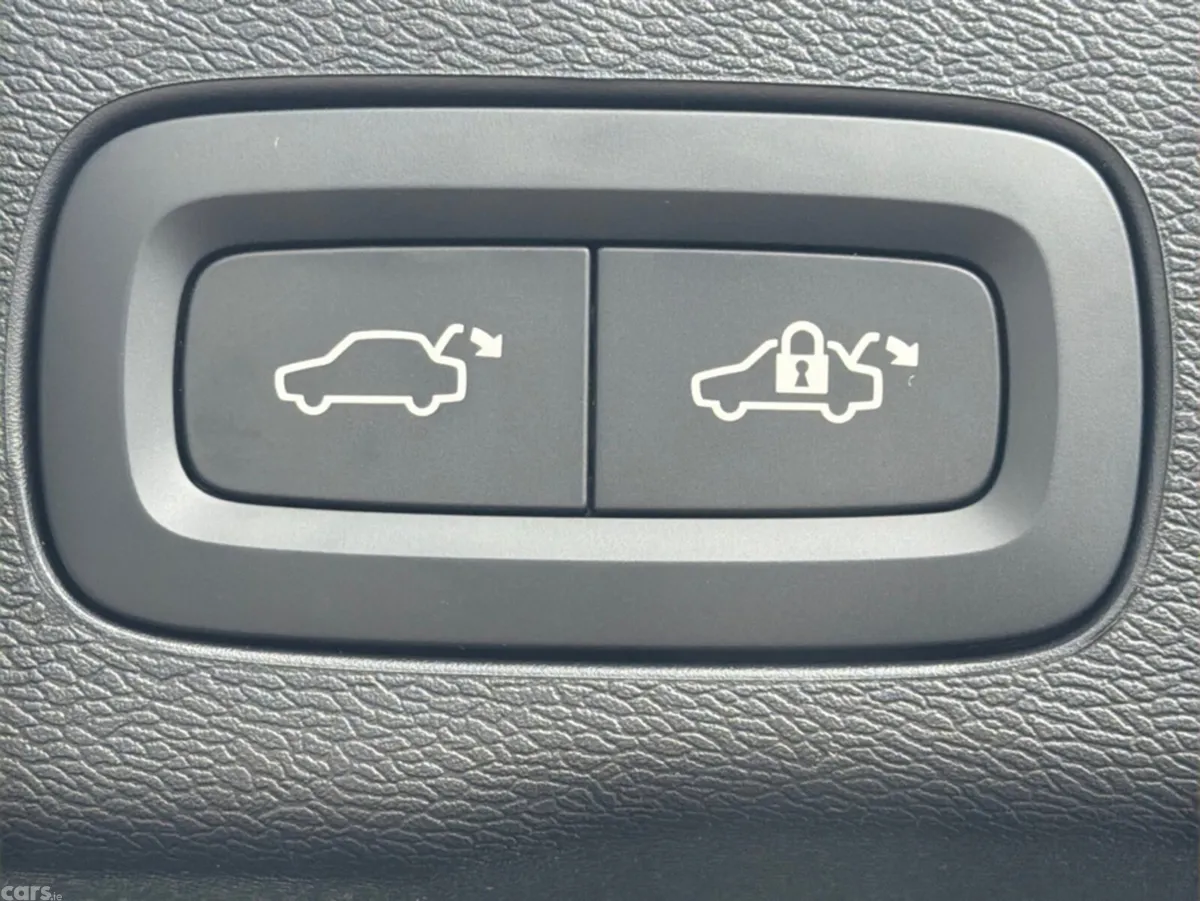 Volvo XC60 SUV, Petrol Plug-in Hybrid, 2026, Black