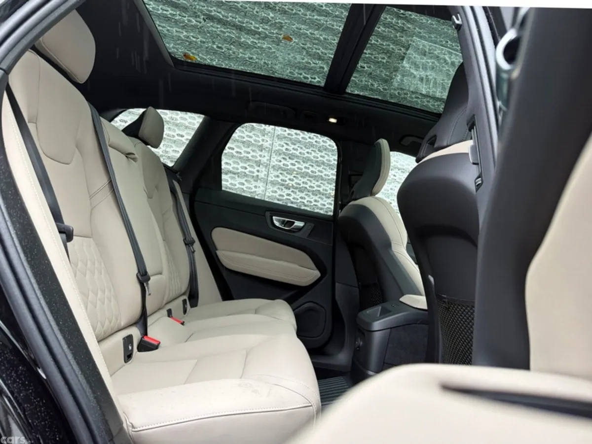 Volvo XC60 SUV, Petrol Plug-in Hybrid, 2026, Black