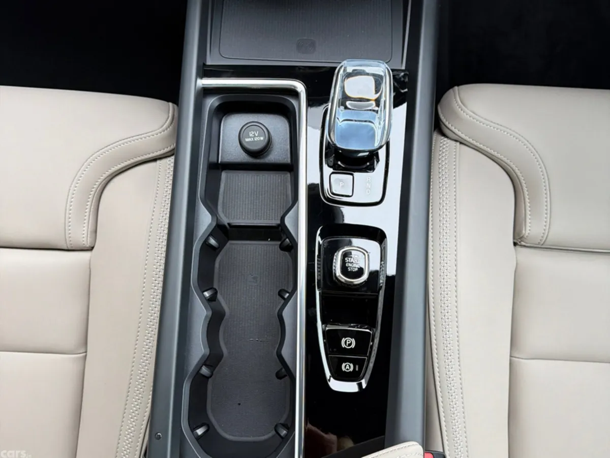 Volvo XC60 SUV, Petrol Plug-in Hybrid, 2026, Black