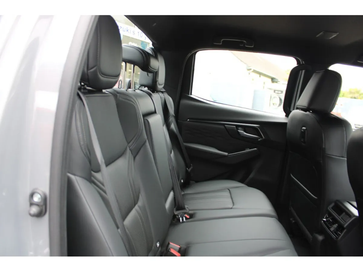 Isuzu D-Max Pick Up, Diesel, 2027, Grey
