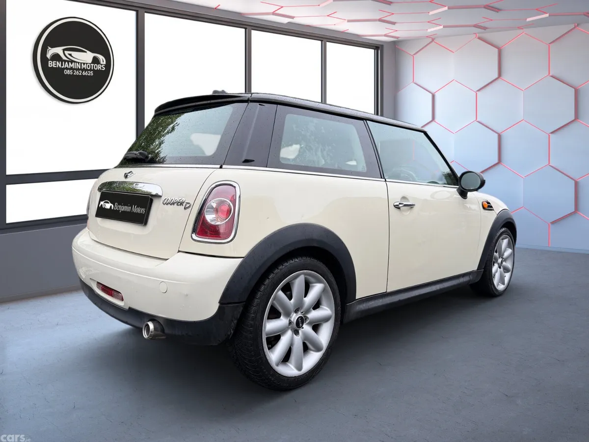Mini Cooper Hatchback, Diesel, 2010, White