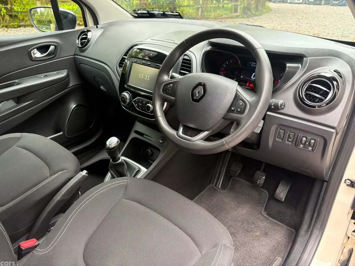Renault Captur Hatchback, Petrol, 2019, White