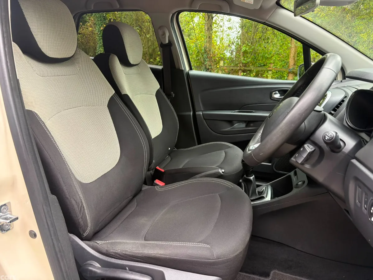 Renault Captur Hatchback, Petrol, 2019, White