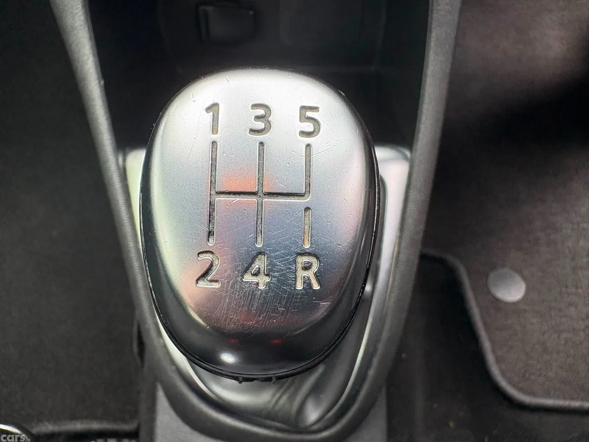 Renault Captur Hatchback, Petrol, 2019, White
