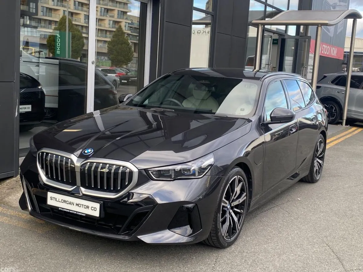 BMW 5-Series Estate, Petrol Plug-in Hybrid, 2025, Grey