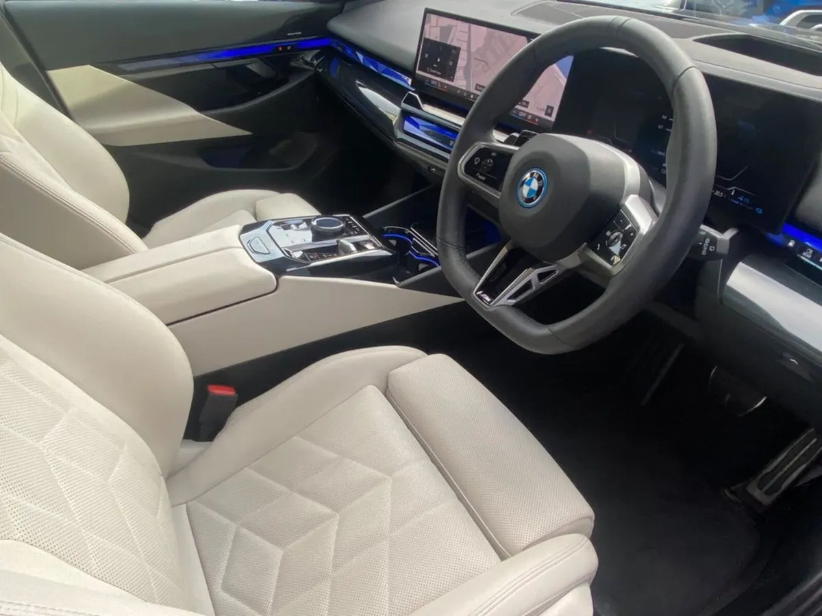 BMW 5-Series Estate, Petrol Plug-in Hybrid, 2025, Grey