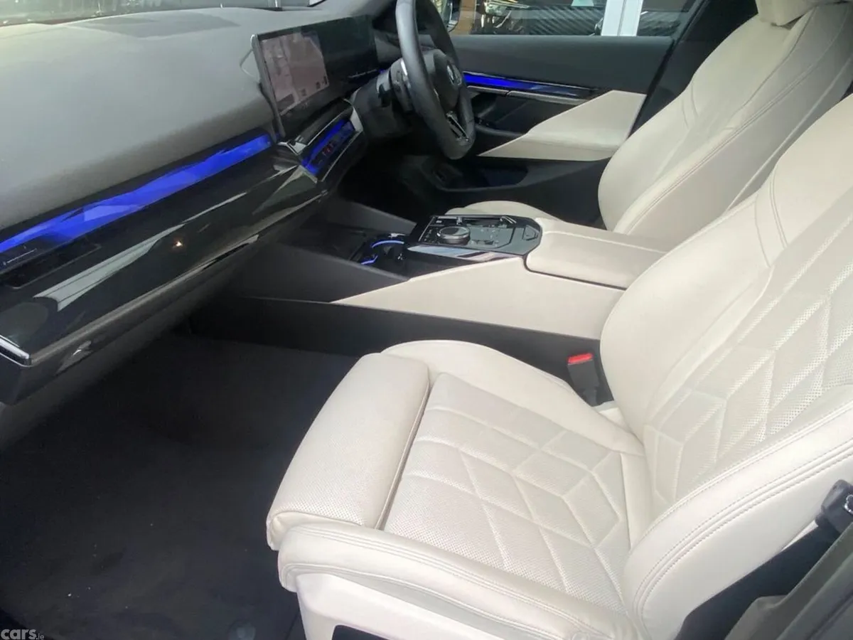 BMW 5-Series Estate, Petrol Plug-in Hybrid, 2025, Grey