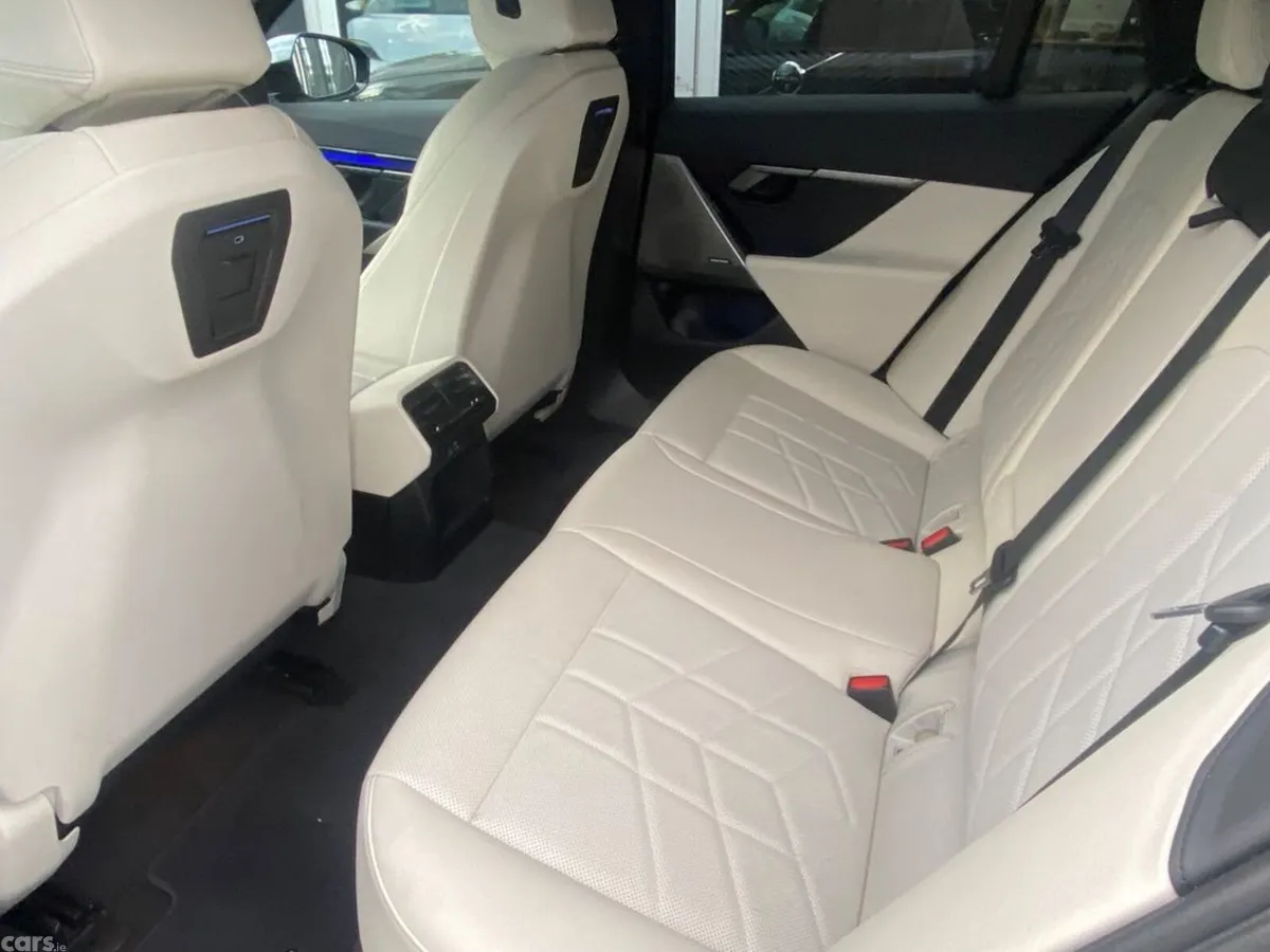 BMW 5-Series Estate, Petrol Plug-in Hybrid, 2025, Grey