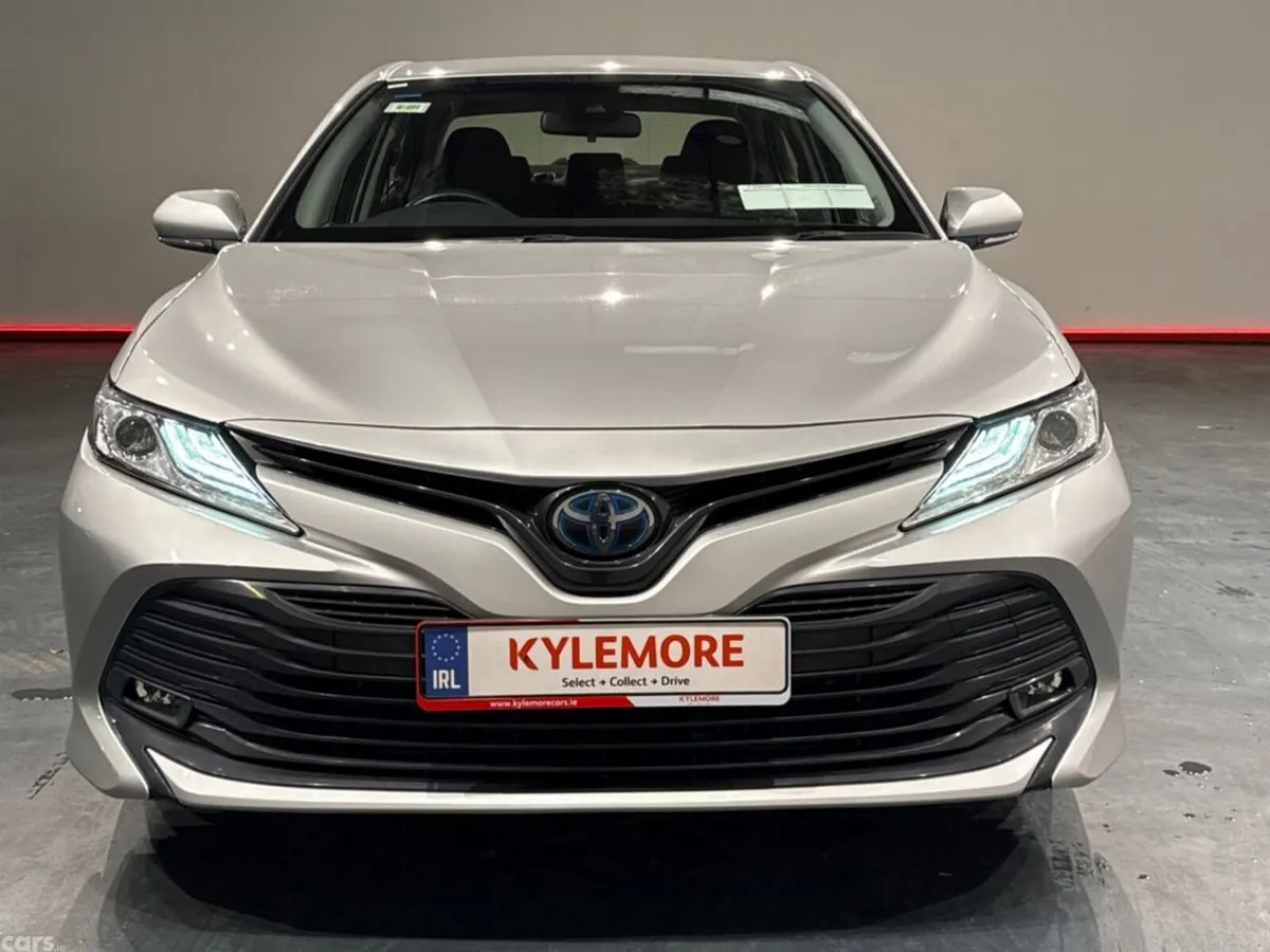 Toyota Camry Saloon, Petrol Hybrid, 2018, Silver